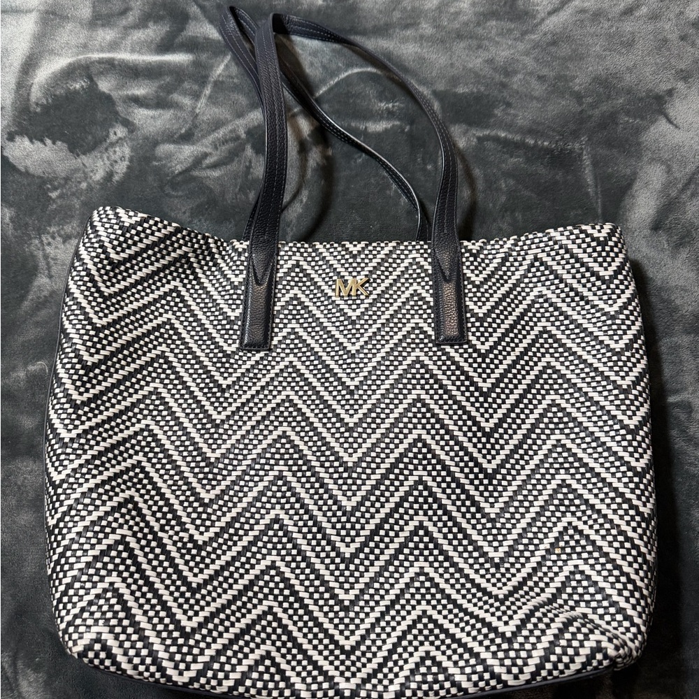 Michael Kors navy and White Zigzag Tote